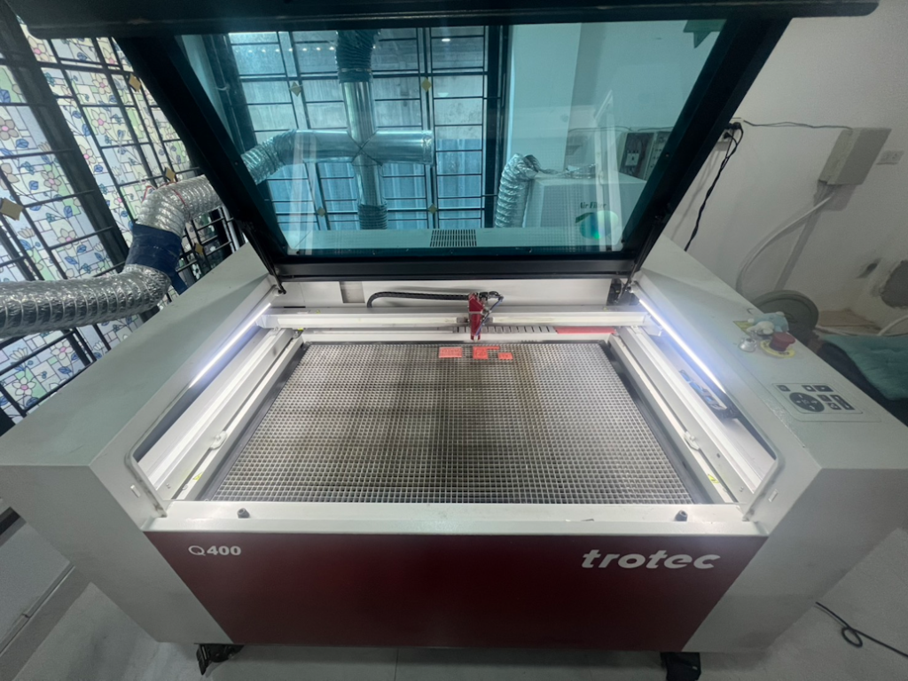 เครื่อง แกะสลัก ตรายาง trotec 2
